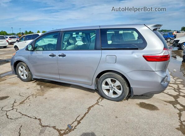 5TDZZ3DC0JS959545 2018 TOYOTA SIENNA Silver Trasero derecho