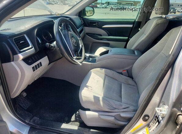 5TDZZRFH8KS295685 2019 TOYOTA HIGHLANDER Silver Вид панелі приладів