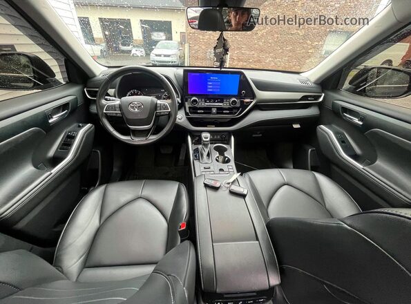 5TDKDRBH2PS010377 2023 TOYOTA HIGHLANDER Black Rear seats view