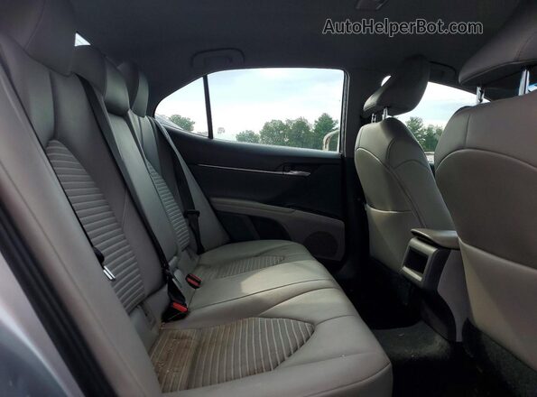 4T1B11HK3JU132371 2018 TOYOTA CAMRY Silver უკანა სალონის ხედი