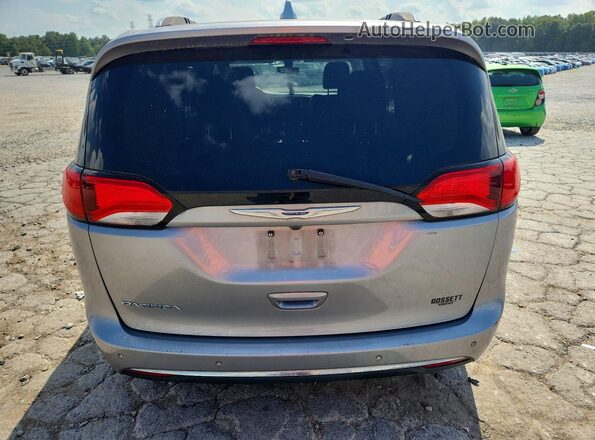 2C4RC1BG3JR233845 2018 CHRYSLER PACIFICA Silver Вид салону спереду