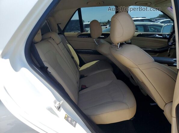 4JGDA5JBXHA954199 2017 MERCEDES-BENZ GLE White Widok komory silnika