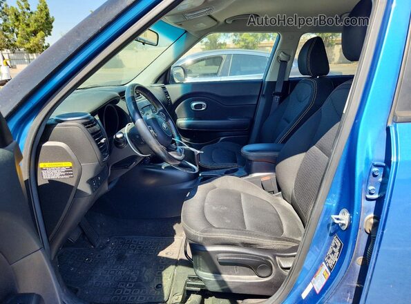 KNDJP3A5XG7387895 2016 KIA SOUL Blue Dashboard view