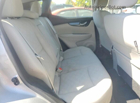 JN1BJ1CR2JW205696 2018 NISSAN ROGUE Серебряный Вид подкапотного пространства