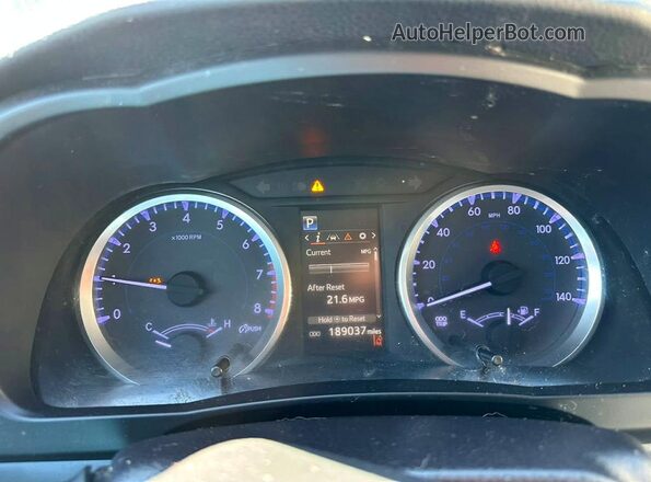 5TDBZRFH3JS891836 2018 TOYOTA HIGHLANDER White Widok tylnych siedzeń