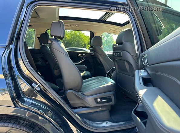 5UXCW2C03M9H82428 2021 BMW X7 Black Սալոնի դիմացի տեսք