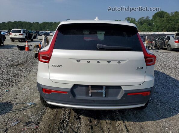 YV4L12UK0P2951022 2023 VOLVO XC40 White Սալոնի դիմացի տեսք