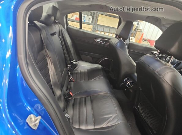 ZARFAEEN4J7579825 2018 ALFA ROMEO GIULIA Blue Вид задньої частини салону