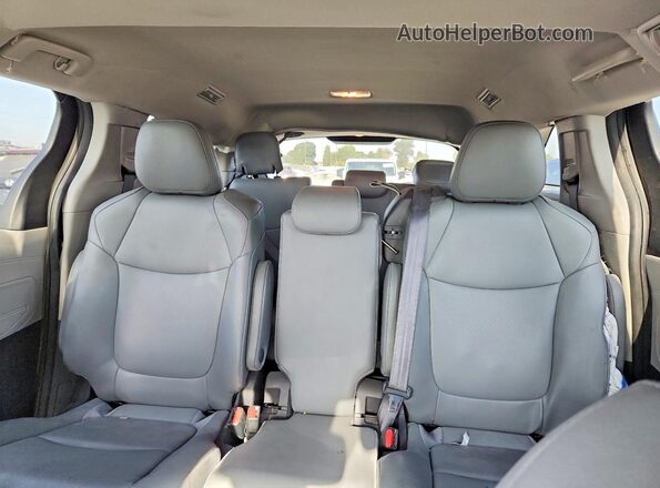 5TDYRKEC9RS215586 2024 TOYOTA SIENNA Black ძრავის განყოფილების ხედი