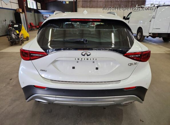 SJKCH5CR3HA025992 2017 INFINITI QX30 White Սալոնի դիմացի տեսք