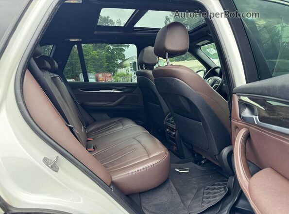 5UXKT0C55J0W02707 2018 BMW X5 White Вид салону спереду