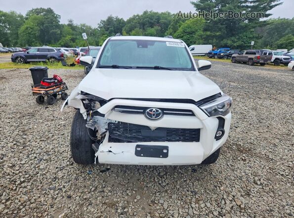 JTEMU5JR7N5990005 2022 TOYOTA 4RUNNER White Widok z tyłu
