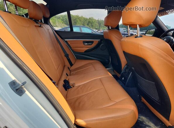 WBA8D9C58JA607906 2018 BMW 3 SERIES White Вид задньої частини салону