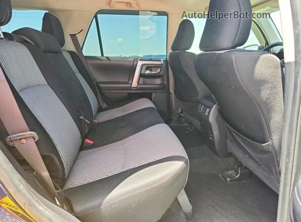 JTEZU5JR2K5198250 2019 TOYOTA 4RUNNER Blue Вид задньої частини салону
