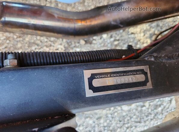 18909942 1934 FORD UNKNOWN Two Tone Engine compartment view