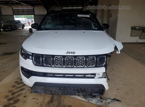 3C4NJDCN8ST615984 2025 JEEP COMPASS White უკანა ხედი