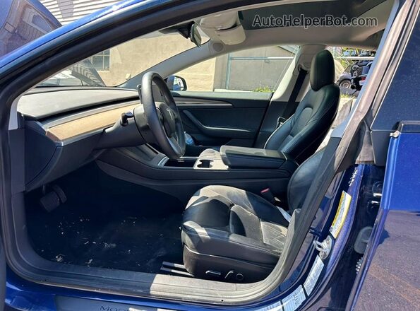 5YJ3E1EA1PF385831 2023 TESLA MODEL Синий Вид щитка приборов