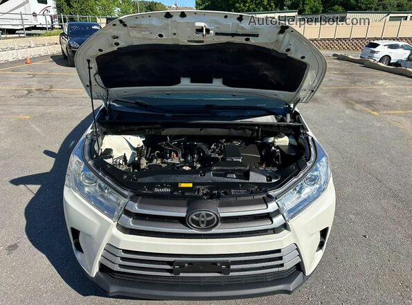 5TDBZRFH3JS891836 2018 TOYOTA HIGHLANDER White Widok wnętrza z przodu