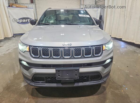 3C4NJDBN9PT564519 2023 JEEP COMPASS Серебряный Вид сзади