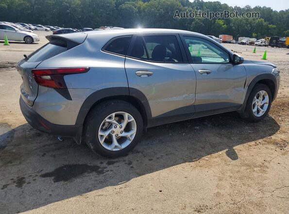 KL77LFEPXSC304448 2025 CHEVROLET TRAX Gray Front right
