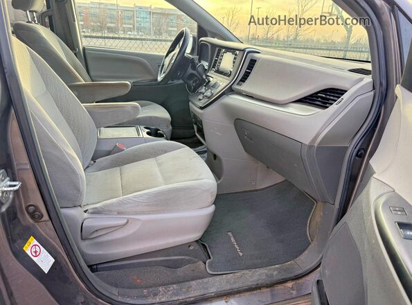 5TDKZ3DC1JS925096 2018 TOYOTA SIENNA Gray Հետևի տեսք