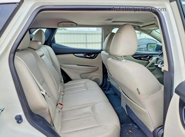 JN1BJ1CR7JW200722 2018 NISSAN ROGUE White Widok wnętrza z tyłu