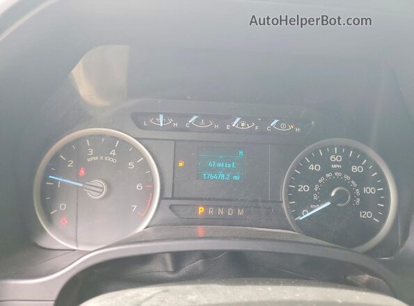 1FTEW1E50KFB18533 2019 FORD F150 White Vista de los asientos traseros