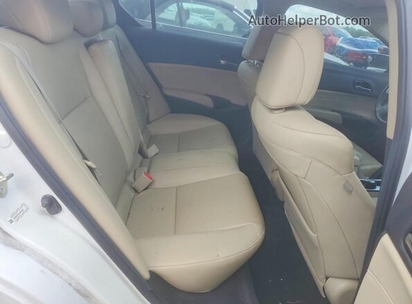19UDE2F34GA024355 2016 ACURA ILX White Vista de los asientos traseros