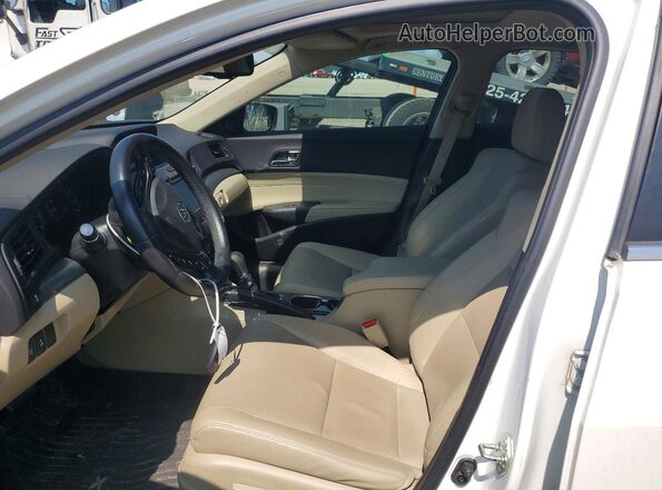 19UDE2F71HA013303 2017 ACURA ILX Белый Вид салона спереди