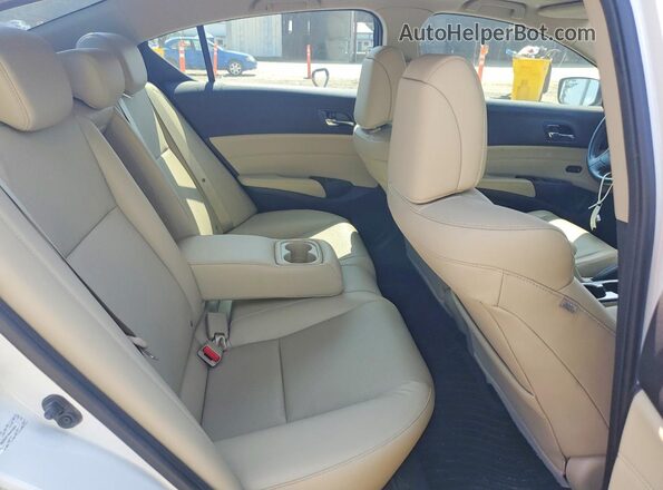 19UDE2F71HA013303 2017 ACURA ILX Белый Вид задних сидений