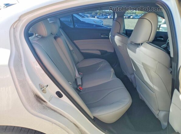 19UDE2F7XLA010425 2020 ACURA ILX White Vista de los asientos traseros