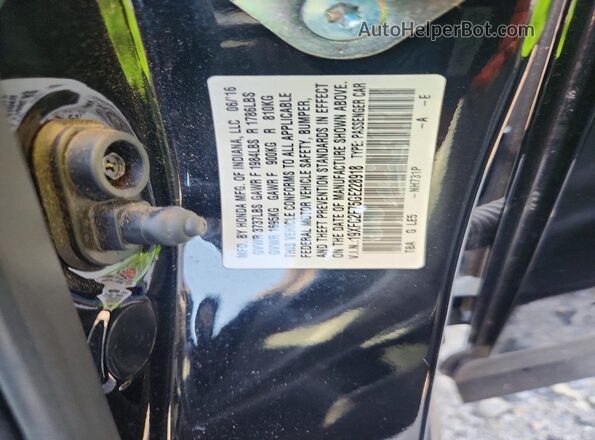 19XFC2F75GE228918 2016 HONDA CIVIC Black Engine compartment view