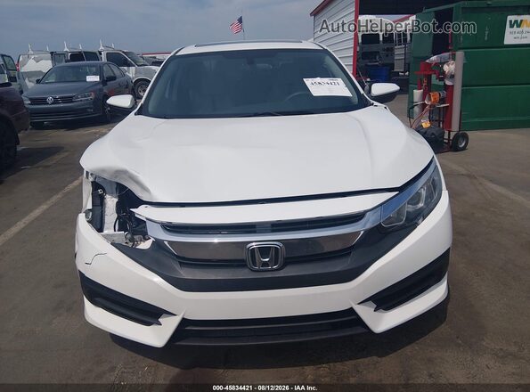 19XFC2F75JE010419 2018 HONDA CIVIC White Widok zestawu wskaźników