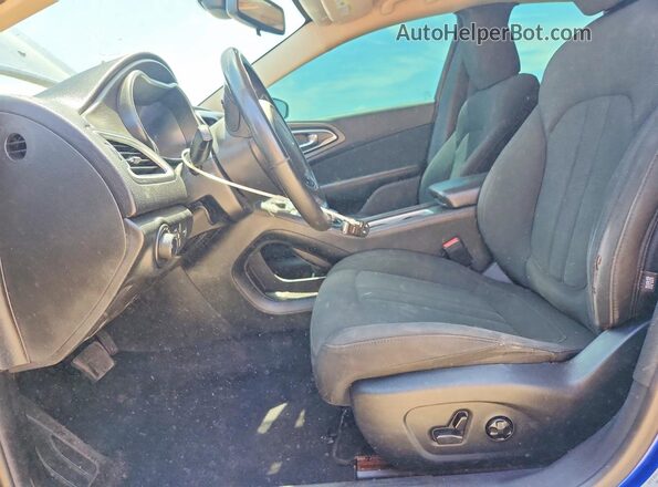 1C3CCCAB0GN154909 2016 CHRYSLER 200 Blue Widok wnętrza z przodu