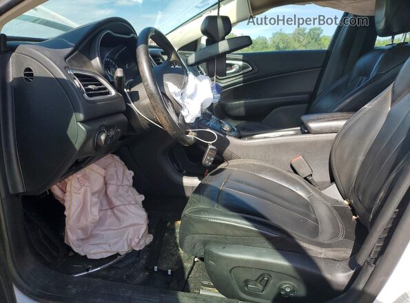 1C3CCCAB0HN501141 2017 CHRYSLER 200 White Widok wnętrza z przodu