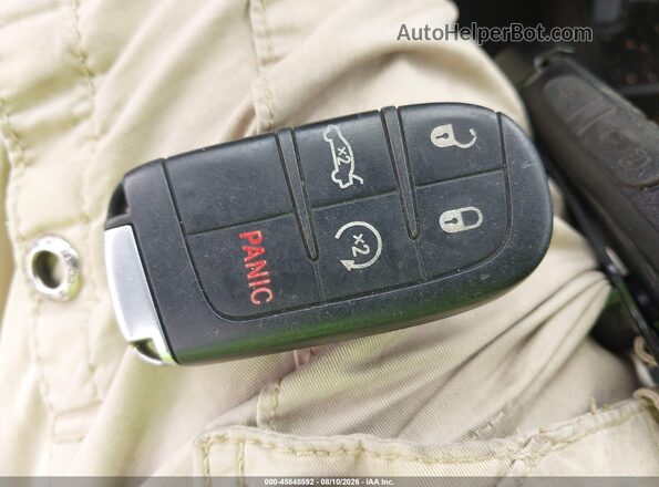 1C3CCCAB4GN100951 2016 CHRYSLER 200 Серебряный Вид панели приборов