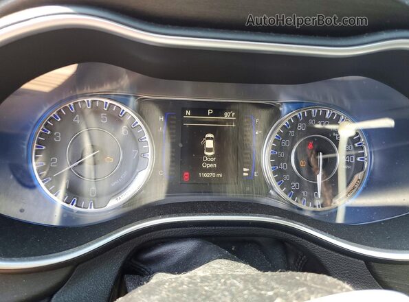 1C3CCCAB4GN137336 2016 CHRYSLER 200 Burgundy ხელსაწყოთა პანელის ხედი