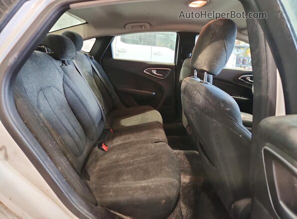 1C3CCCAB5GN166103 2016 CHRYSLER 200 White Vista de los asientos traseros