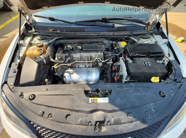 1C3CCCBB4GN161618 2016 CHRYSLER 200 Белый Вид задней части салона