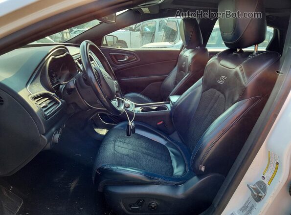 1C3CCCBB4GN161618 2016 CHRYSLER 200 Белый Вид салона спереди