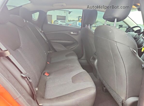 1C3CDFFA3GD803400 2016 DODGE DART Orange Vista de los asientos traseros