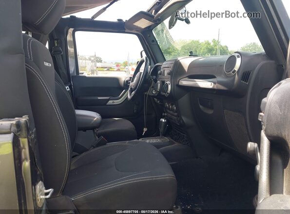 1C4BJWCG7GL225798 2016 JEEP WRANGLER Серый Вид салона спереди