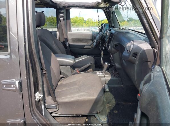 1C4BJWDG1JL850882 2018 JEEP WRANGLER Silver Front interior view