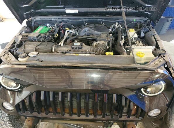 1C4BJWDG3GL101512 2016 JEEP WRANGLER Black Rear interior view