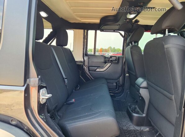 1C4BJWDG3JL851046 2018 JEEP WRANGLER Gray Widok wnętrza z tyłu