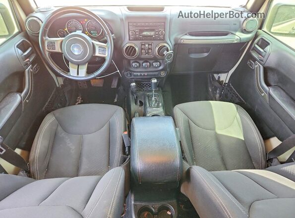 1C4BJWDG3JL864427 2018 JEEP WRANGLER Green Vista del salpicadero