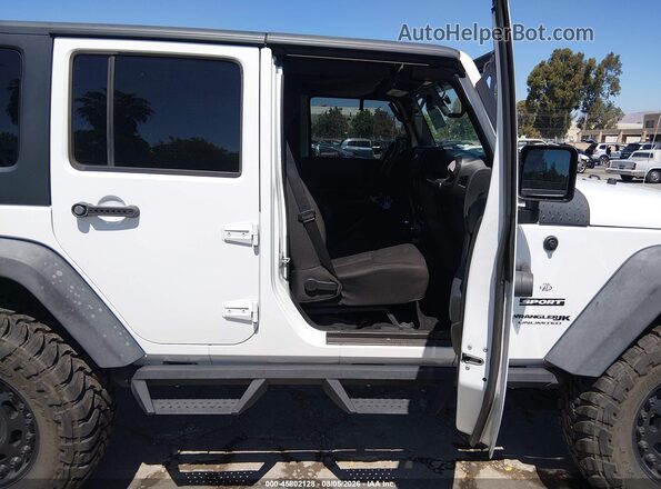 1C4BJWDG4JL831081 2018 JEEP WRANGLER White Front interior view