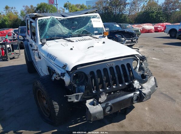 1C4BJWDG5HL720498 2017 JEEP WRANGLER UNLIMITED White Front view