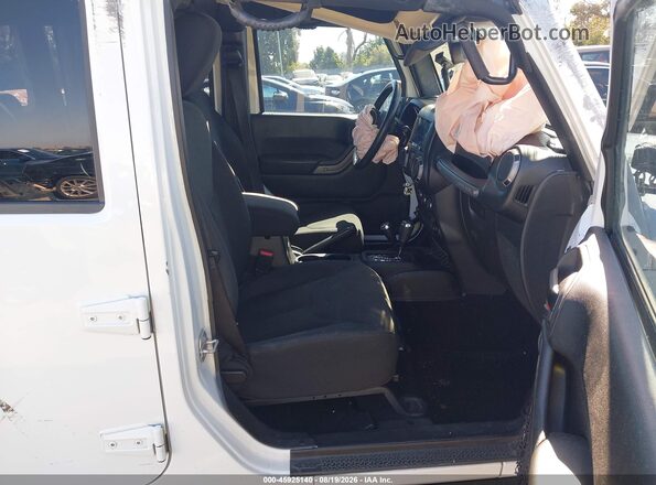 1C4BJWDG5HL720498 2017 JEEP WRANGLER UNLIMITED White Front interior view