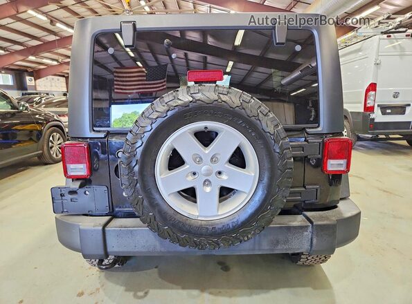 1C4BJWDG5JL888728 2018 JEEP WRANGLER Black Widok tylnych siedzeń